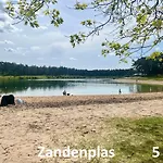 Kindvriendelijk Sfeervol Bosgeneugte Bij Zwembad Op De Veluwe 木屋 Doornspijk