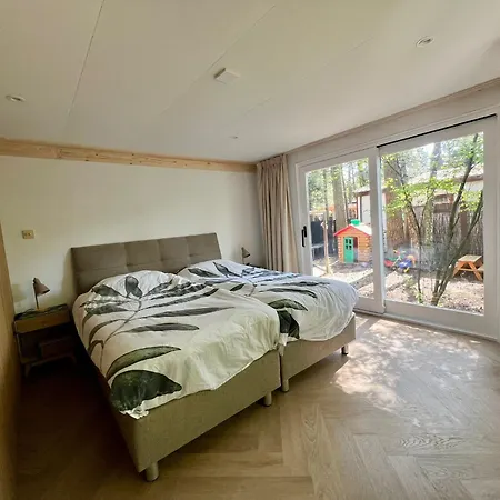 Chalet Kindvriendelijk Sfeervol Bosgeneugte Bij Zwembad Op De Veluwe Doornspijk